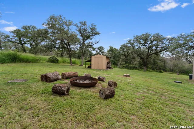 208 Oak Bend Dr La Vernia, TX 78121