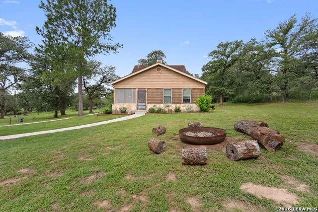 208 Oak Bend Dr La Vernia, TX 78121