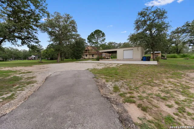 208 Oak Bend Dr La Vernia, TX 78121