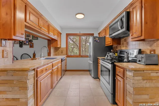 208 Oak Bend Dr La Vernia, TX 78121