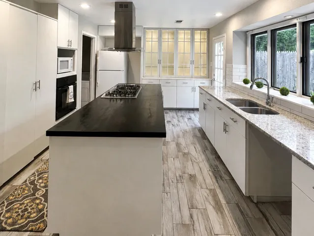 6235 FLINT ROCK DR San Antonio, TX 78238
