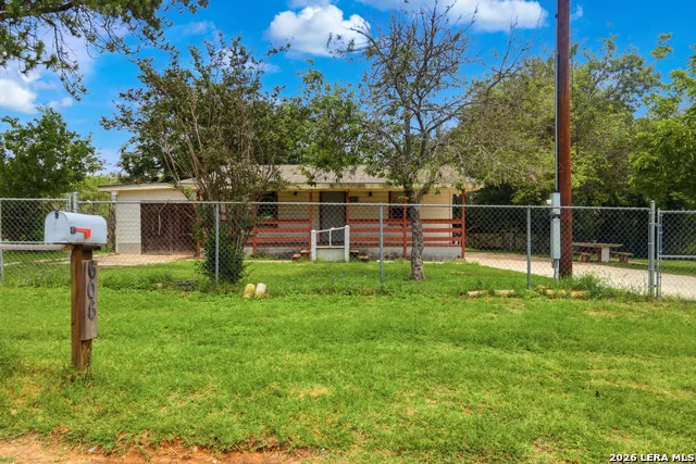 606 Viewpoint Dr Poteet, TX 78065