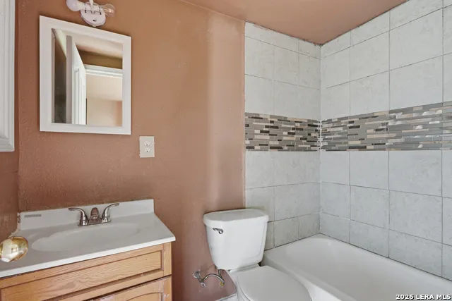 606 Viewpoint Dr Poteet, TX 78065