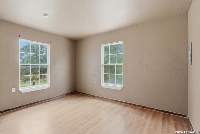 606 Viewpoint Dr Poteet, TX 78065