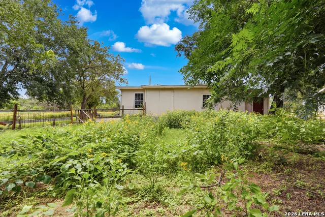 606 Viewpoint Dr Poteet, TX 78065