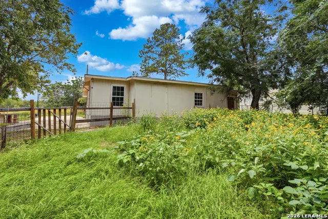 606 Viewpoint Dr Poteet, TX 78065
