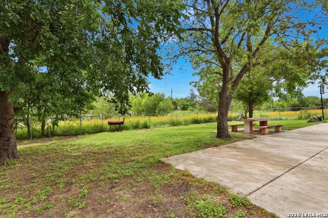 606 Viewpoint Dr Poteet, TX 78065