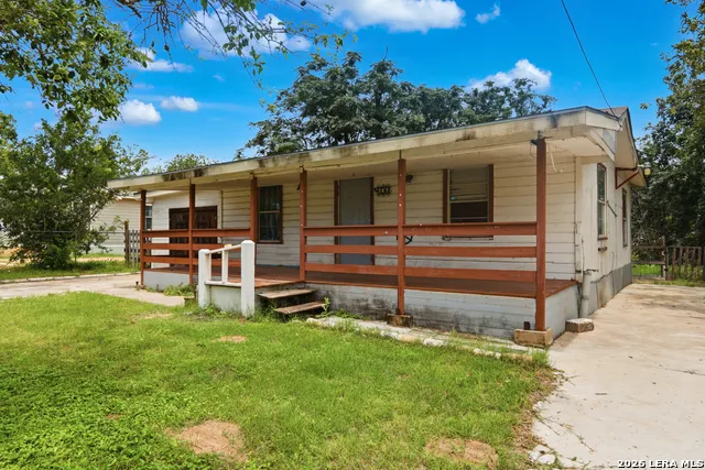 606 Viewpoint Dr Poteet, TX 78065