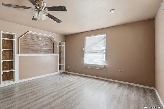 606 Viewpoint Dr Poteet, TX 78065