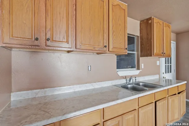 606 Viewpoint Dr Poteet, TX 78065
