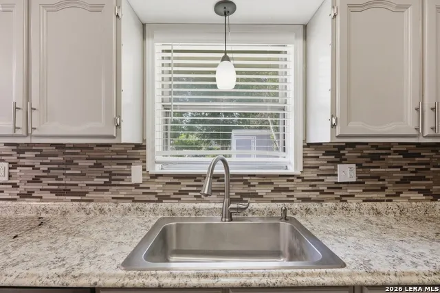 5202 CORAL MIST ST Kirby, TX 78219