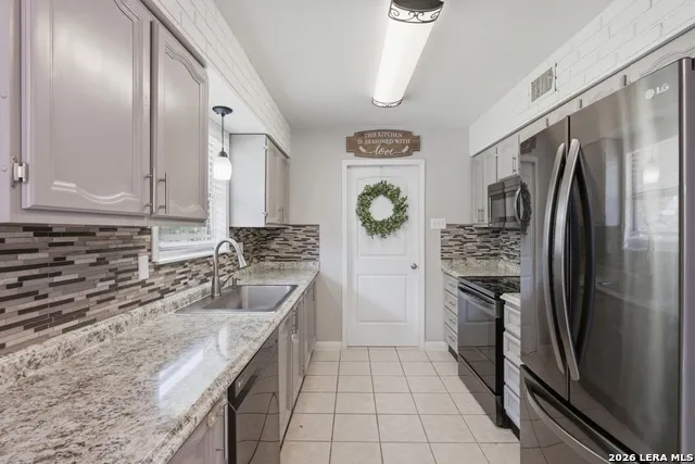 5202 CORAL MIST ST Kirby, TX 78219