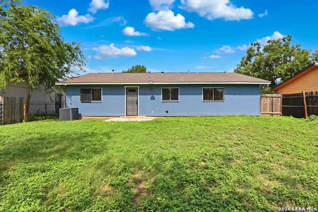 9050 Island View St San Antonio, TX 78242
