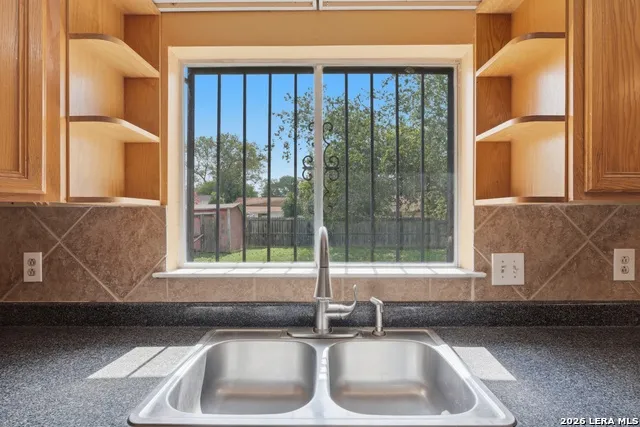 9050 Island View St San Antonio, TX 78242