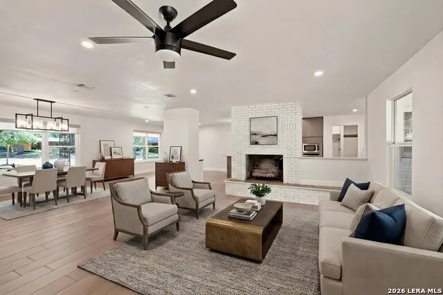 217 Gardenview Castle Hills, TX 78213
