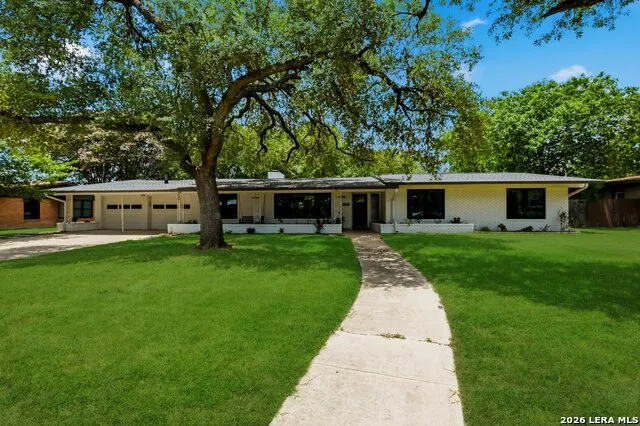 217 Gardenview Castle Hills, TX 78213
