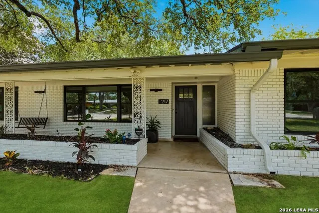 217 Gardenview Castle Hills, TX 78213