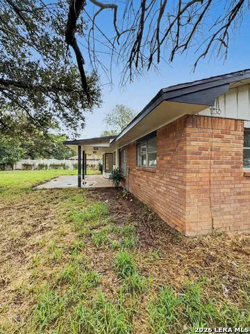 1217 E COMAL ST Pearsall, TX 78061