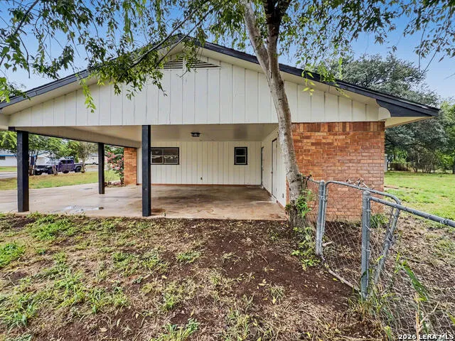 1217 E COMAL ST Pearsall, TX 78061