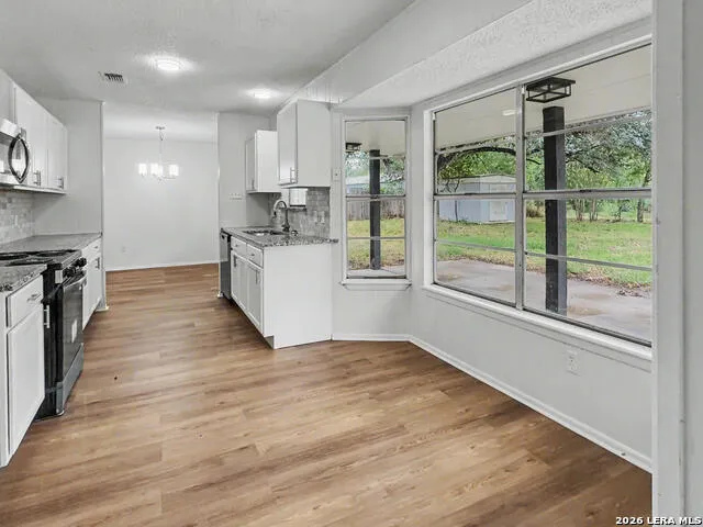 1217 E COMAL ST Pearsall, TX 78061