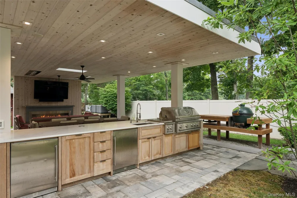 185 Inlet Lane Greenport, NY 11944