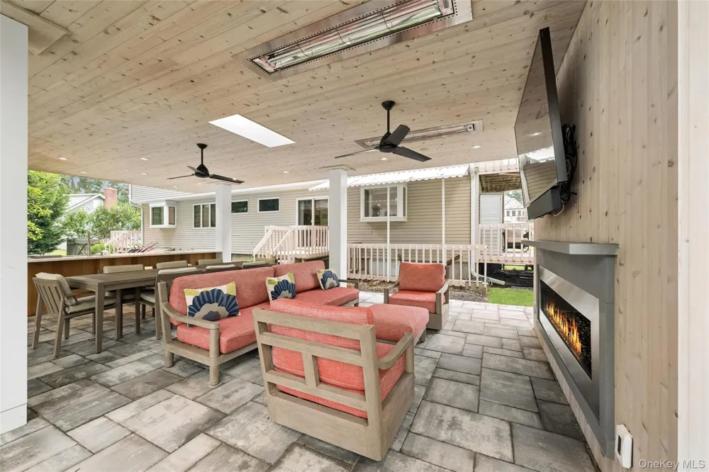 185 Inlet Lane Greenport, NY 11944
