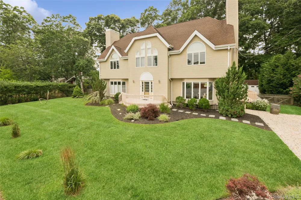 185 Inlet Lane Greenport, NY 11944