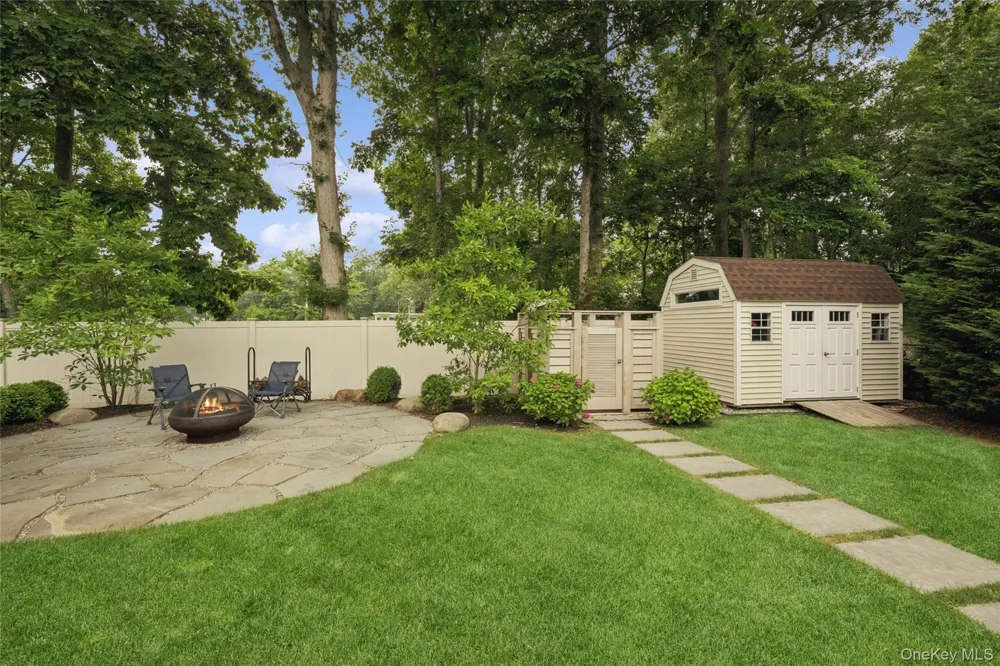 185 Inlet Lane Greenport, NY 11944