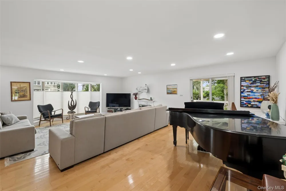 185 Inlet Lane Greenport, NY 11944