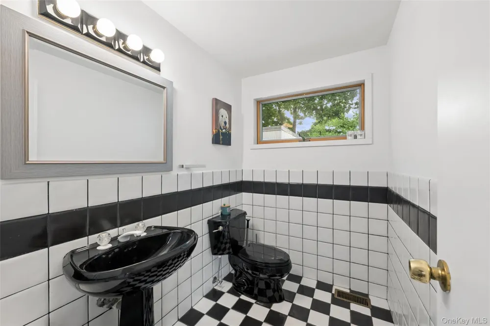 185 Inlet Lane Greenport, NY 11944