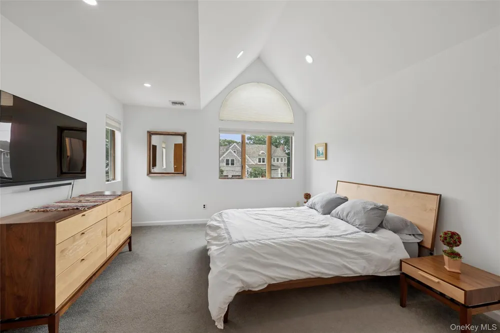 185 Inlet Lane Greenport, NY 11944