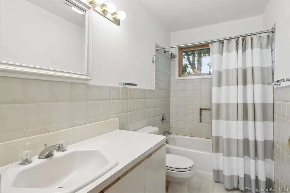 185 Inlet Lane Greenport, NY 11944