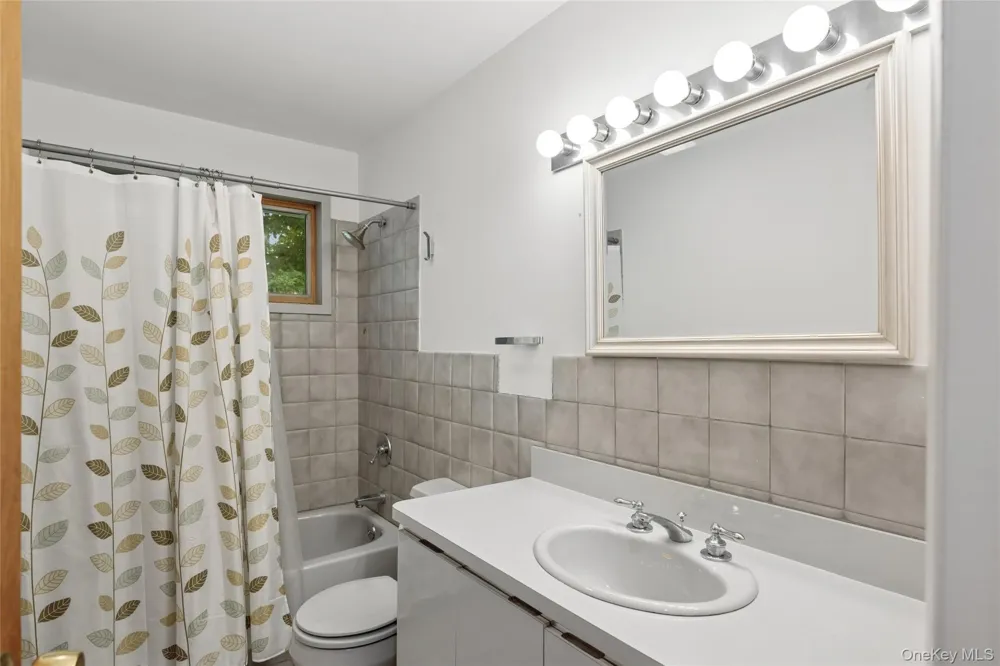 185 Inlet Lane Greenport, NY 11944