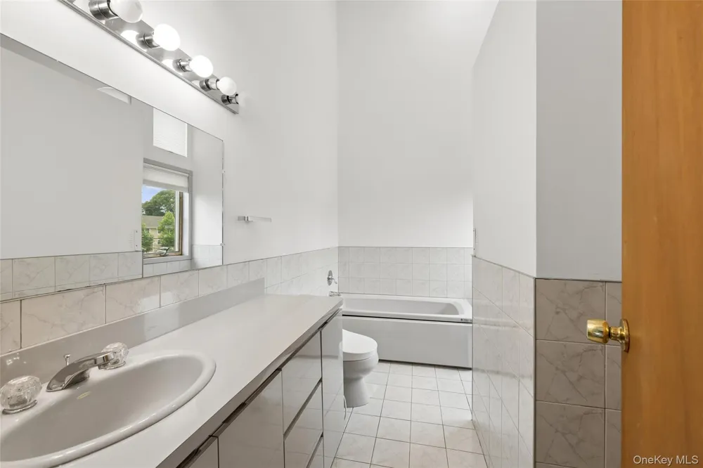 185 Inlet Lane Greenport, NY 11944