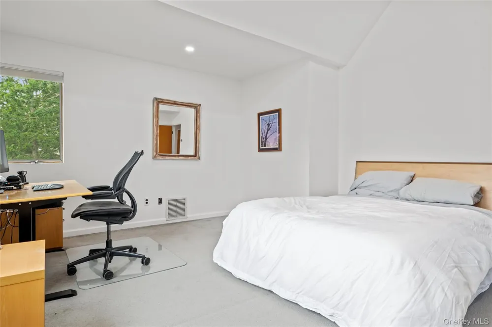 185 Inlet Lane Greenport, NY 11944