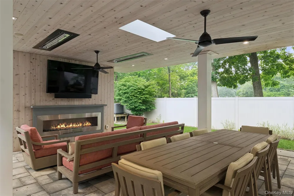 185 Inlet Lane Greenport, NY 11944