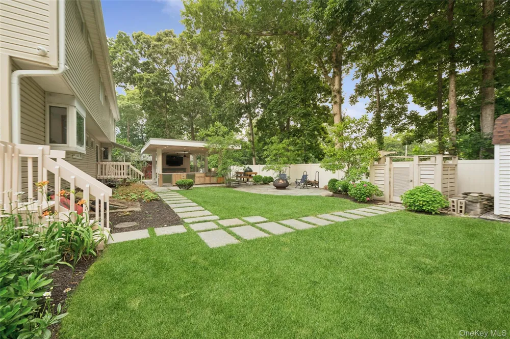 185 Inlet Lane Greenport, NY 11944