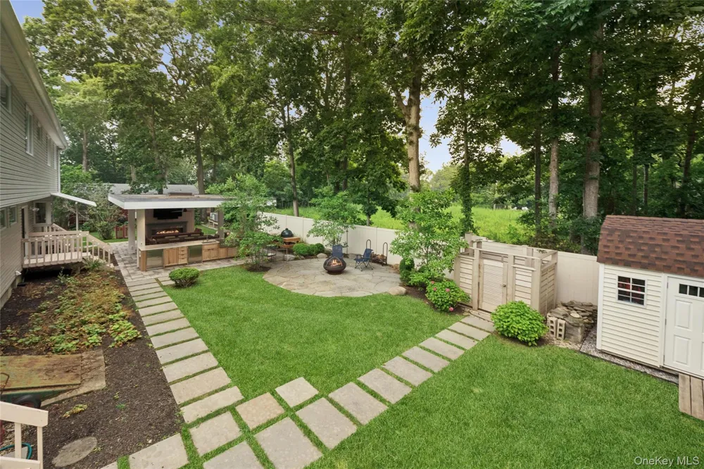 185 Inlet Lane Greenport, NY 11944