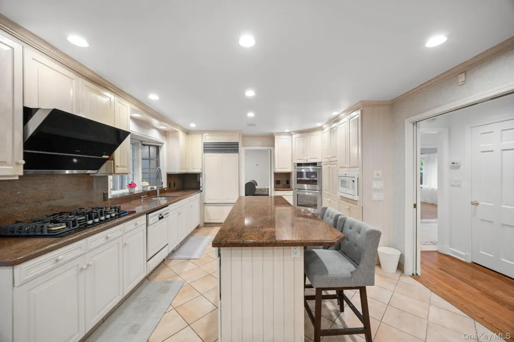 98 Brookby Road Scarsdale, NY 10583