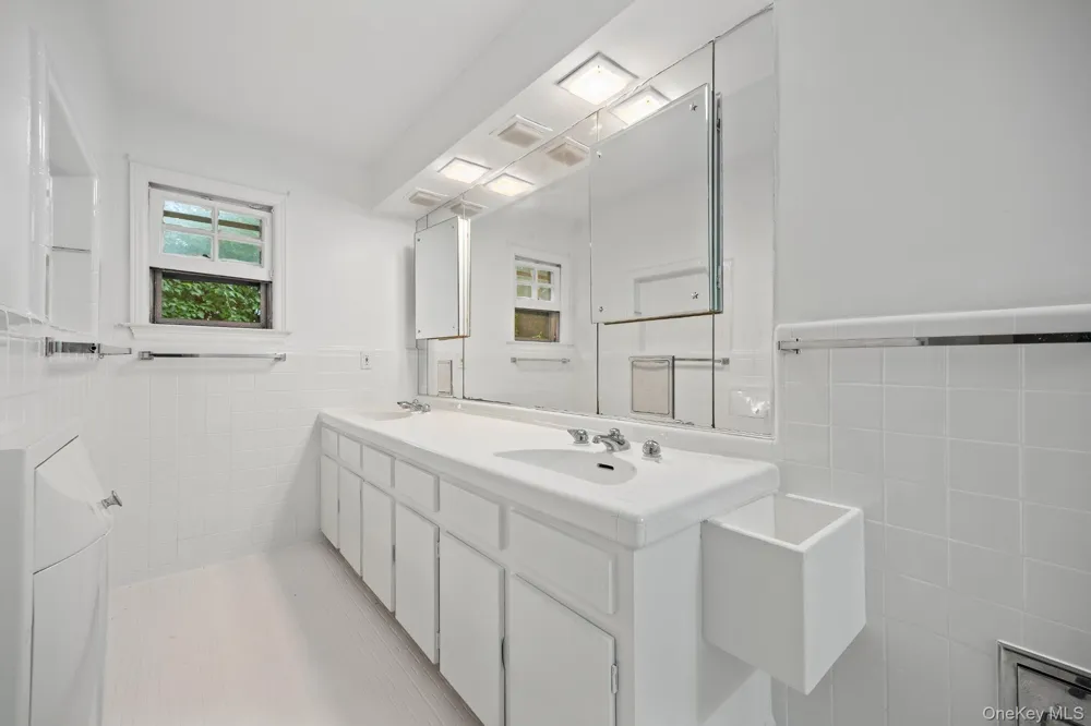 98 Brookby Road Scarsdale, NY 10583