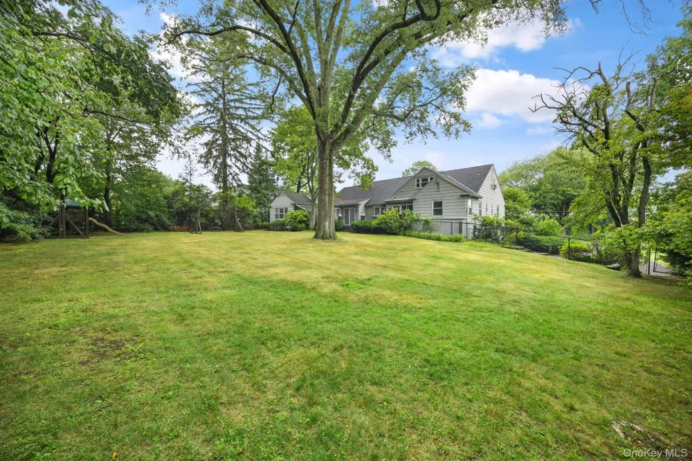 98 Brookby Road Scarsdale, NY 10583