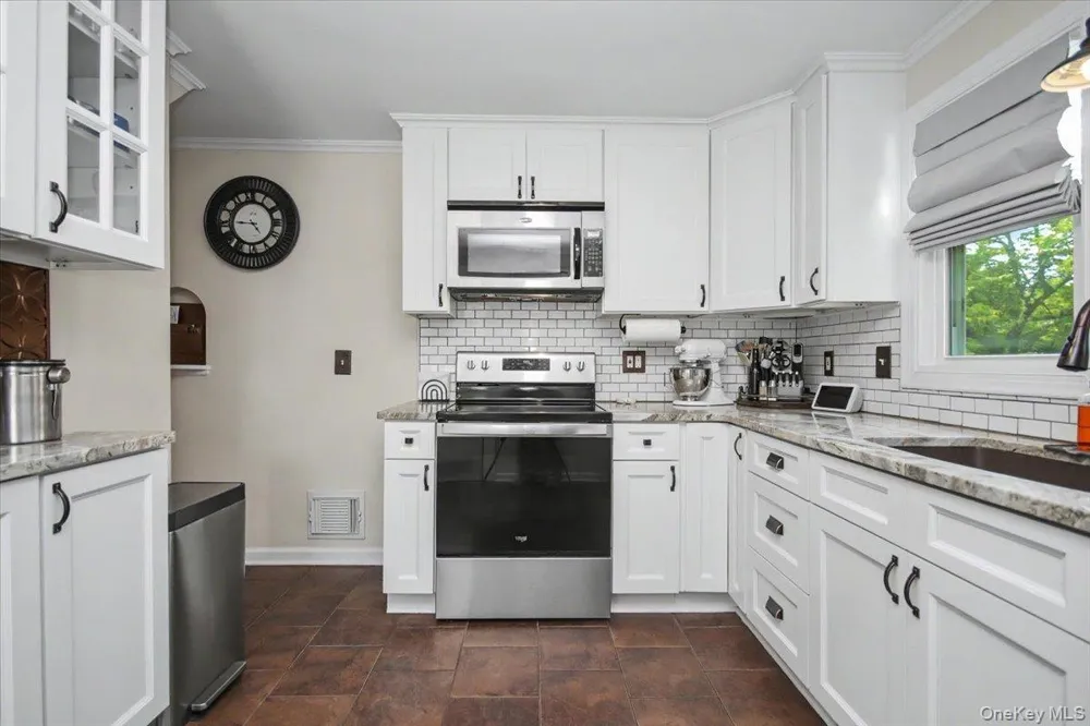 9 Mansion Drive Hyde Park, NY 12538