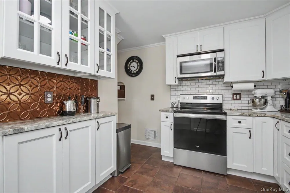 9 Mansion Drive Hyde Park, NY 12538