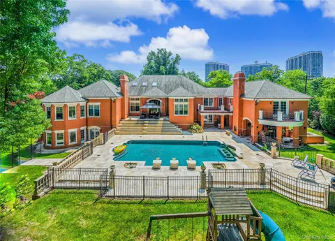 25 Lake Road