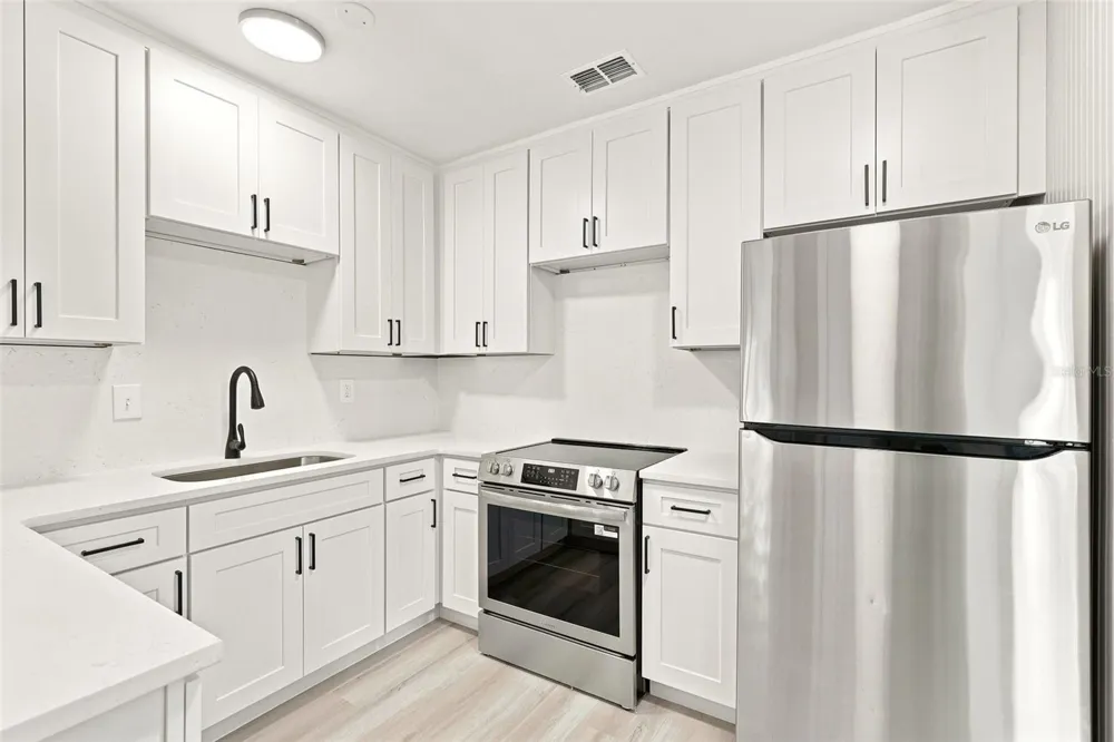 2704 E JEFFERSON STREET Orlando, FL 32803