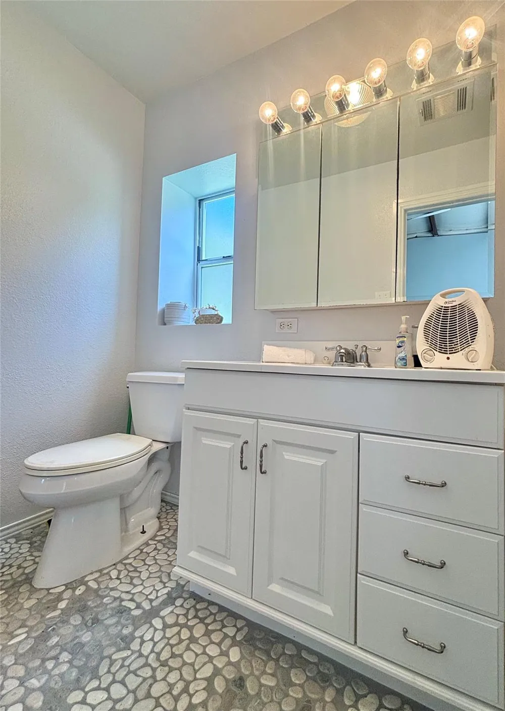 160 Black Forest Drive Zavalla, TX 75980