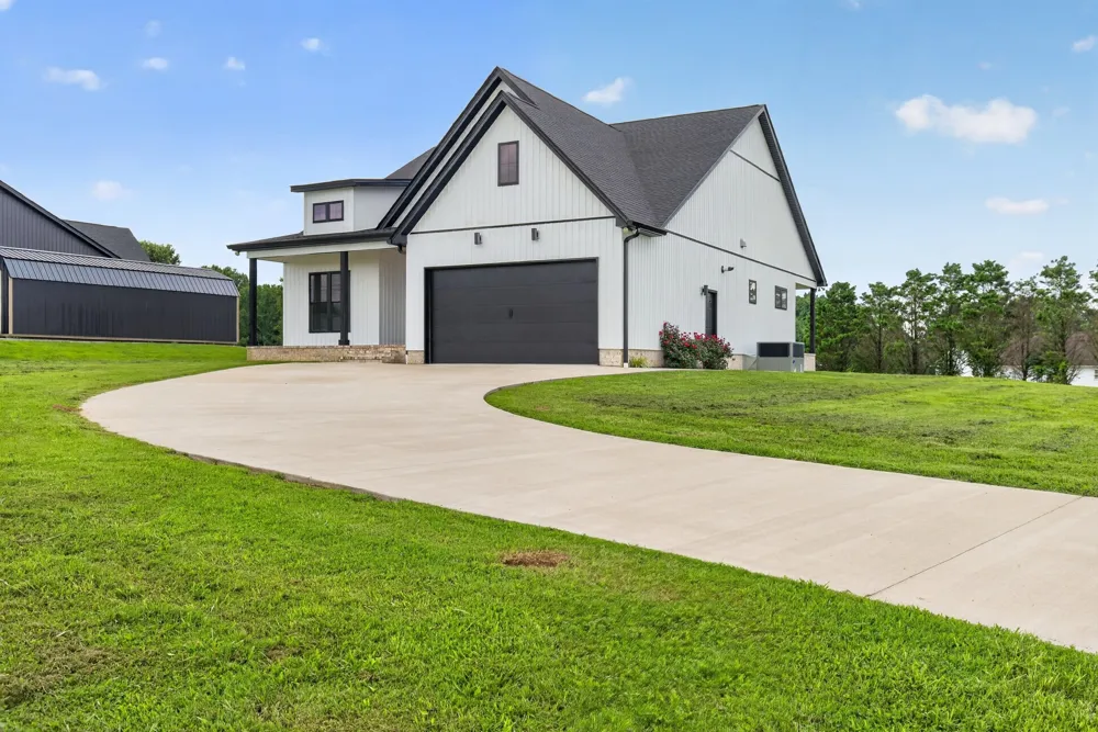 28 Harding Rd Leoma, TN 38468