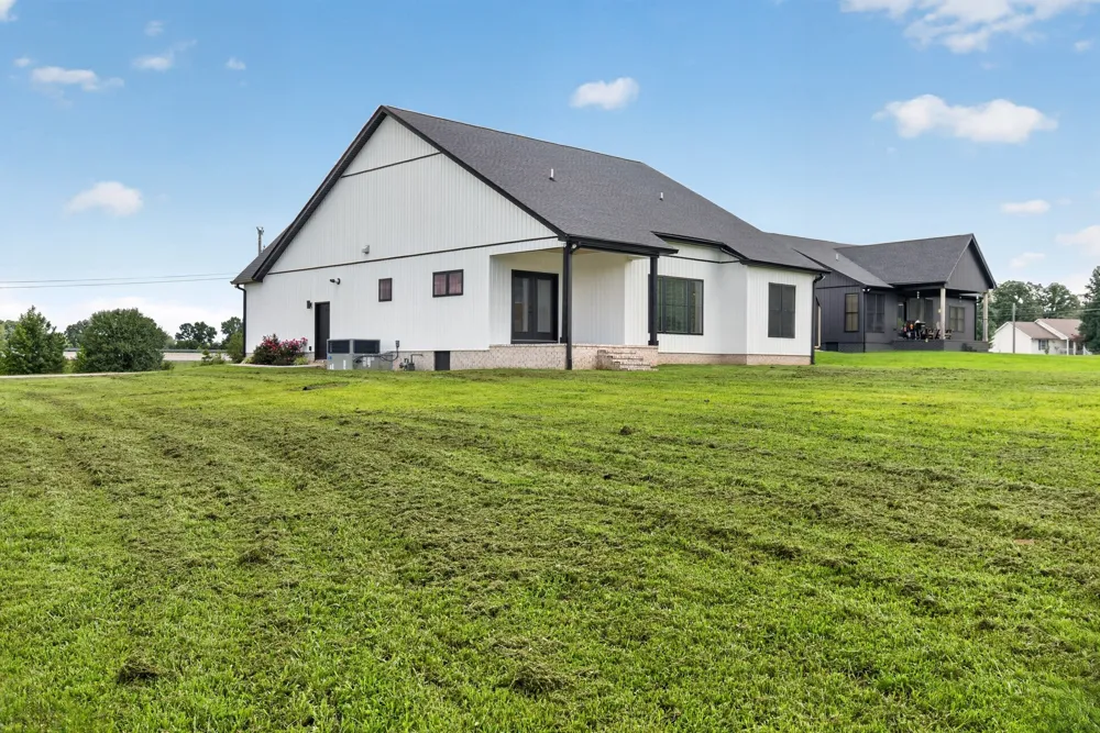 28 Harding Rd Leoma, TN 38468