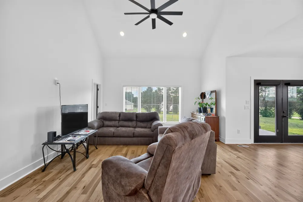 28 Harding Rd Leoma, TN 38468