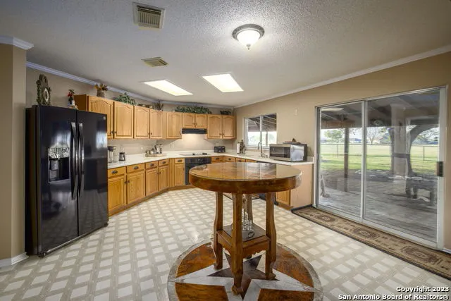 1940 LOWER SEGUIN RD Marion, TX 78124